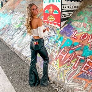 Meet your Posher, Caitlin